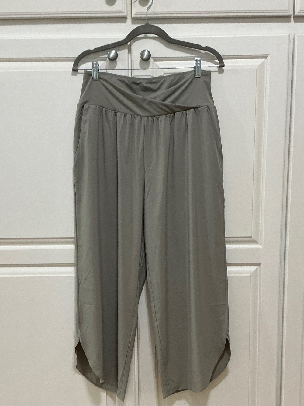 Halara Breezeful high waisted crossover quick dry resort pants with pockets
